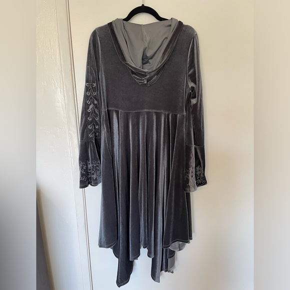 Her Universe The Witcher Velvet Cardigan Medium - Picture 4 of 4